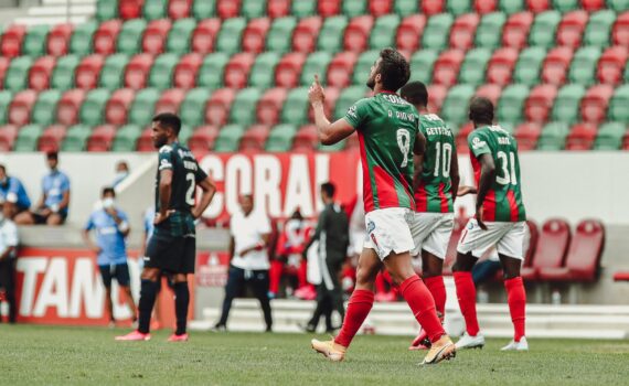 Bis de Pinho carimba triunfo de equipa