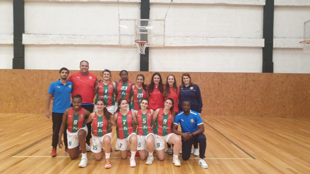 Basquetebol feminino soma nova derrota