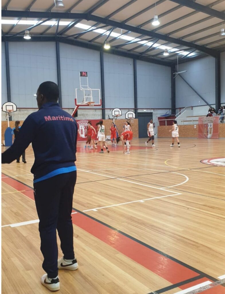 Basquetebol Feminino infeliz em casa