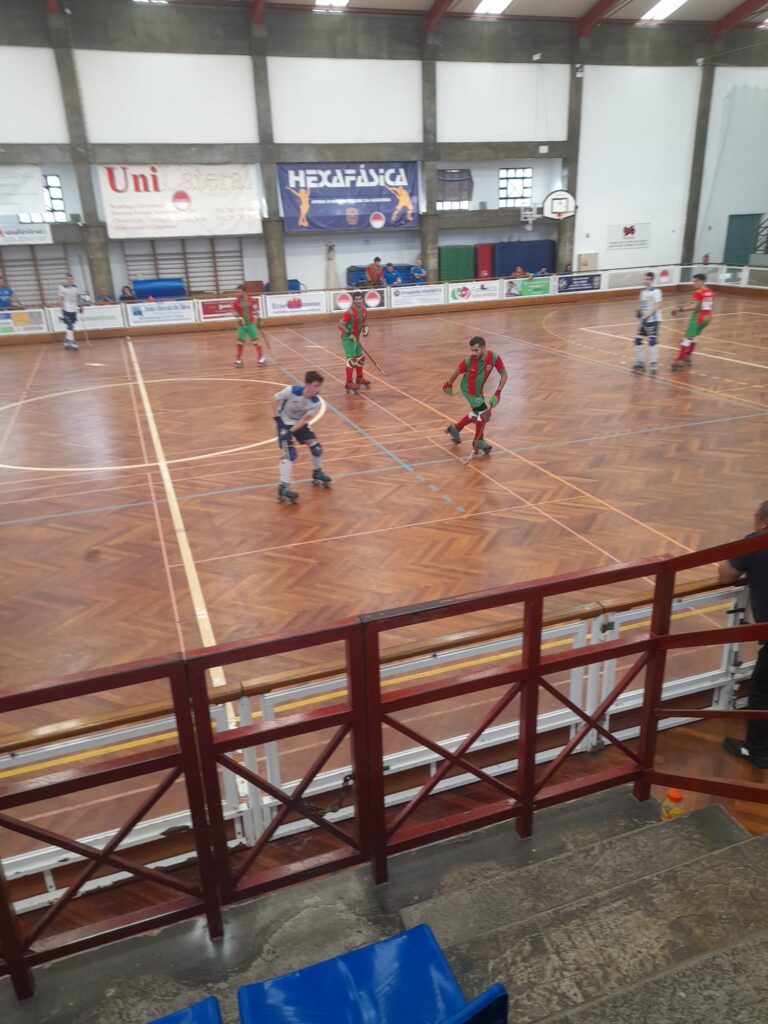 Hóquei em Patins com deslize caseiro. 