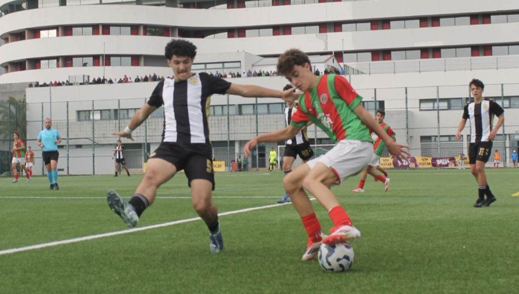 Juniores perdem o dérbi em casa
