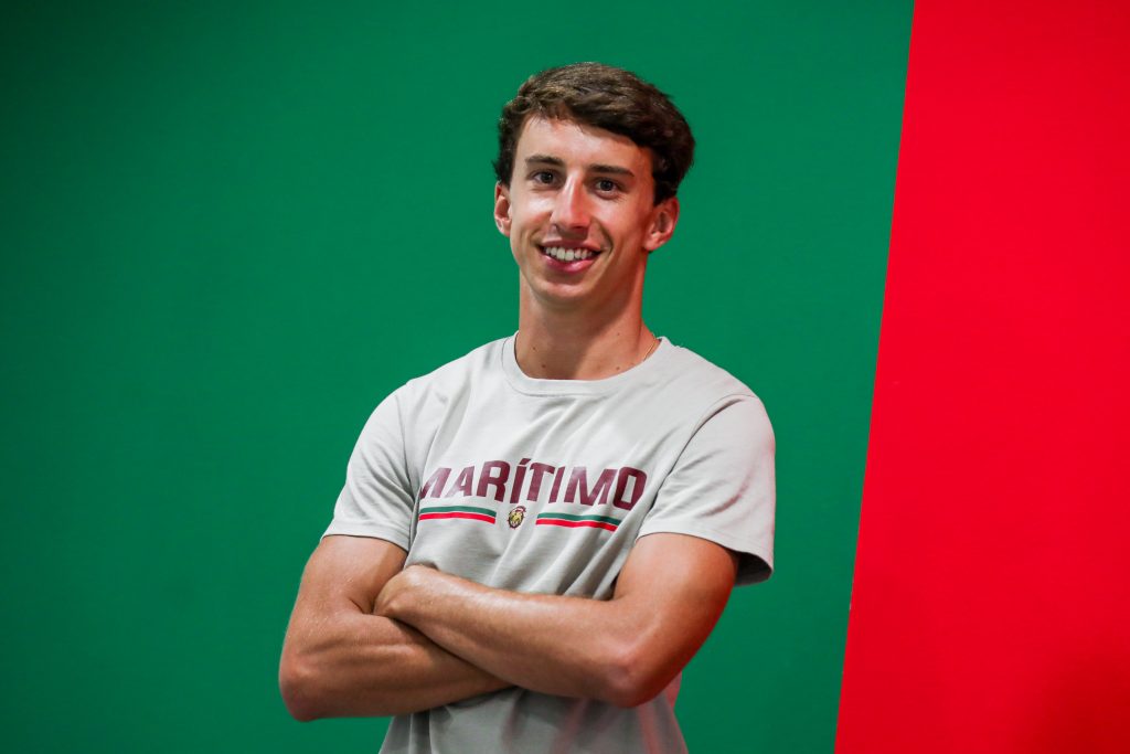 João Jesus assina contrato profissional com o Marítimo Sub-23