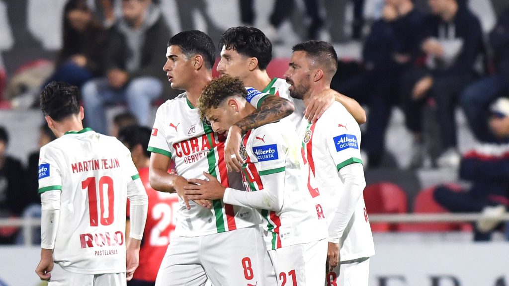 Vitória segura com exibição dominante