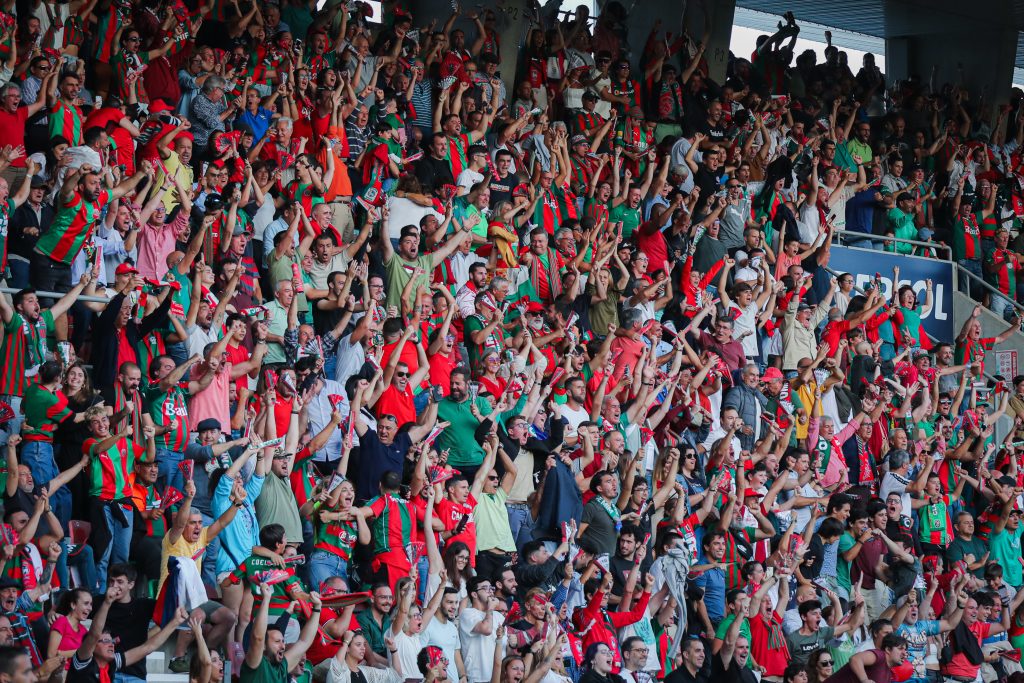 Sócios com bilhete gratuito para encher o Caldeirão