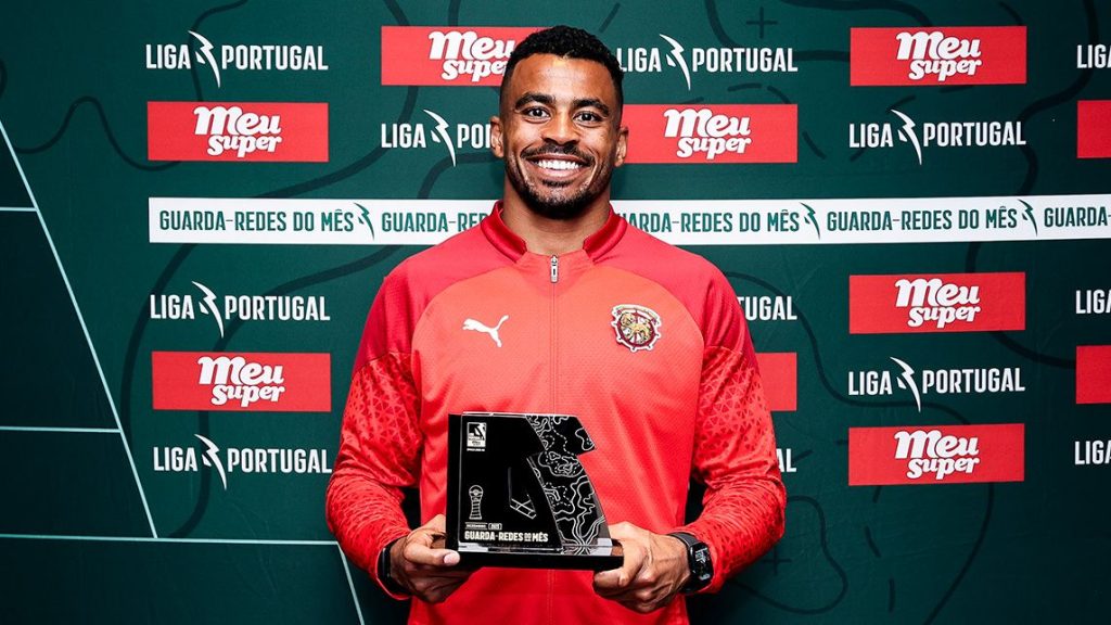 Samu Silva segura mais um Prémio Guarda-Redes do Mês