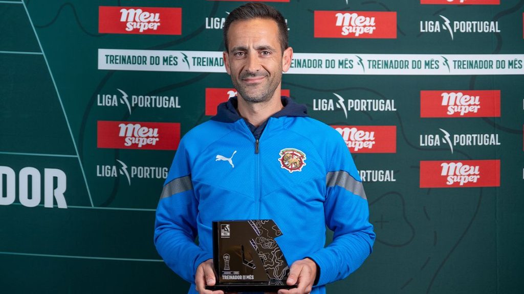 Miguel Moita recebeu prémio de Treinador do Mês