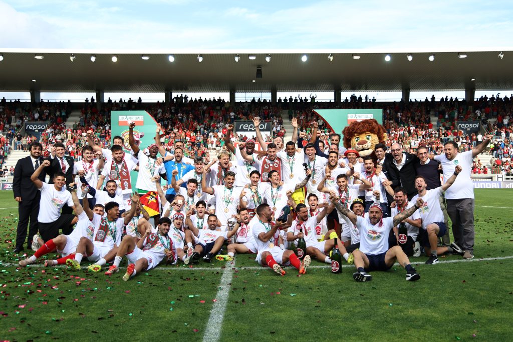 Marítimo ergue o troféu da Liga Portugal Meu Super 2025/26